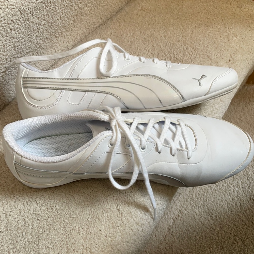 PUMA size 11 white!  Near perfect condition